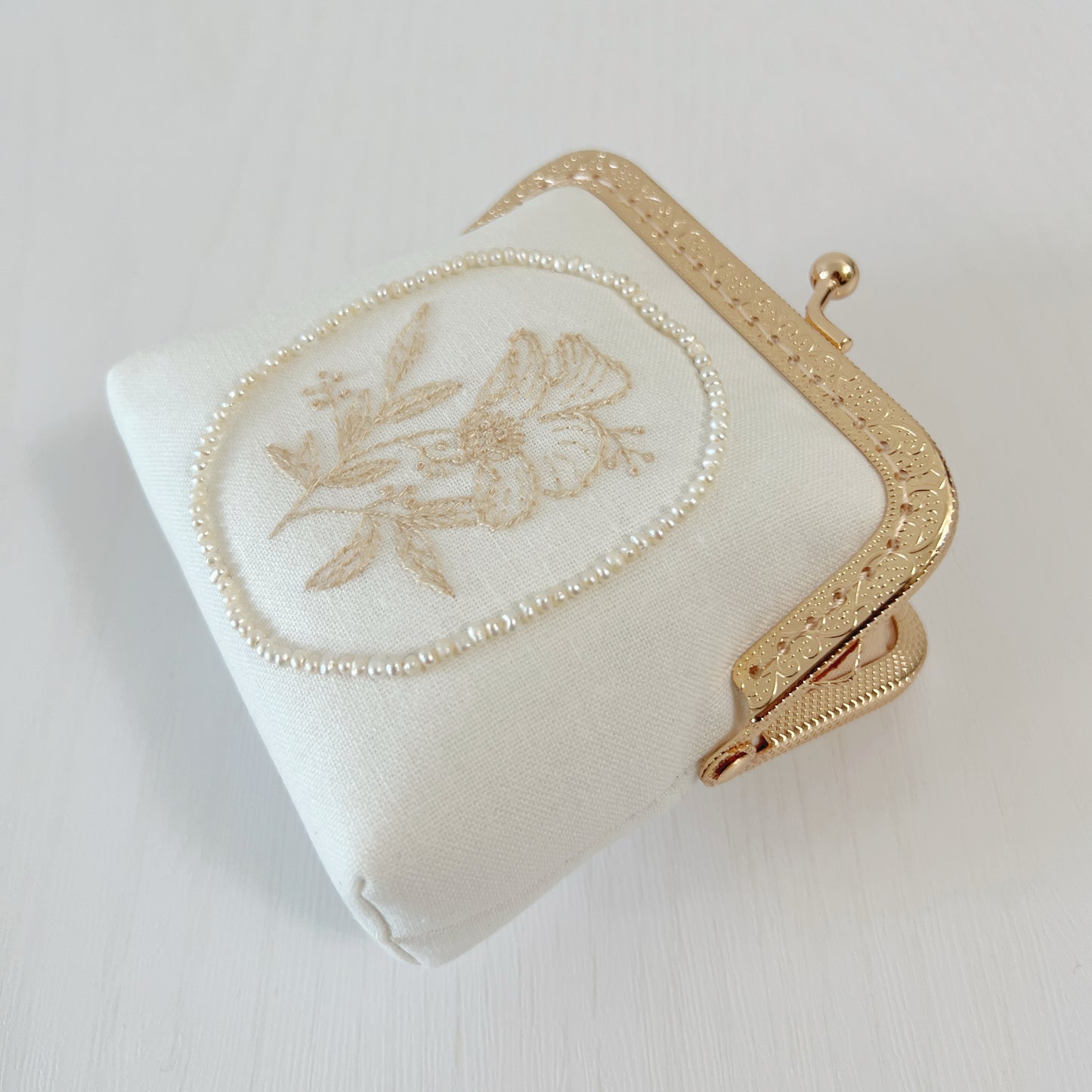 Handmade Embroidered Kiss Lock Card Purse - White Embroidery and Pearls