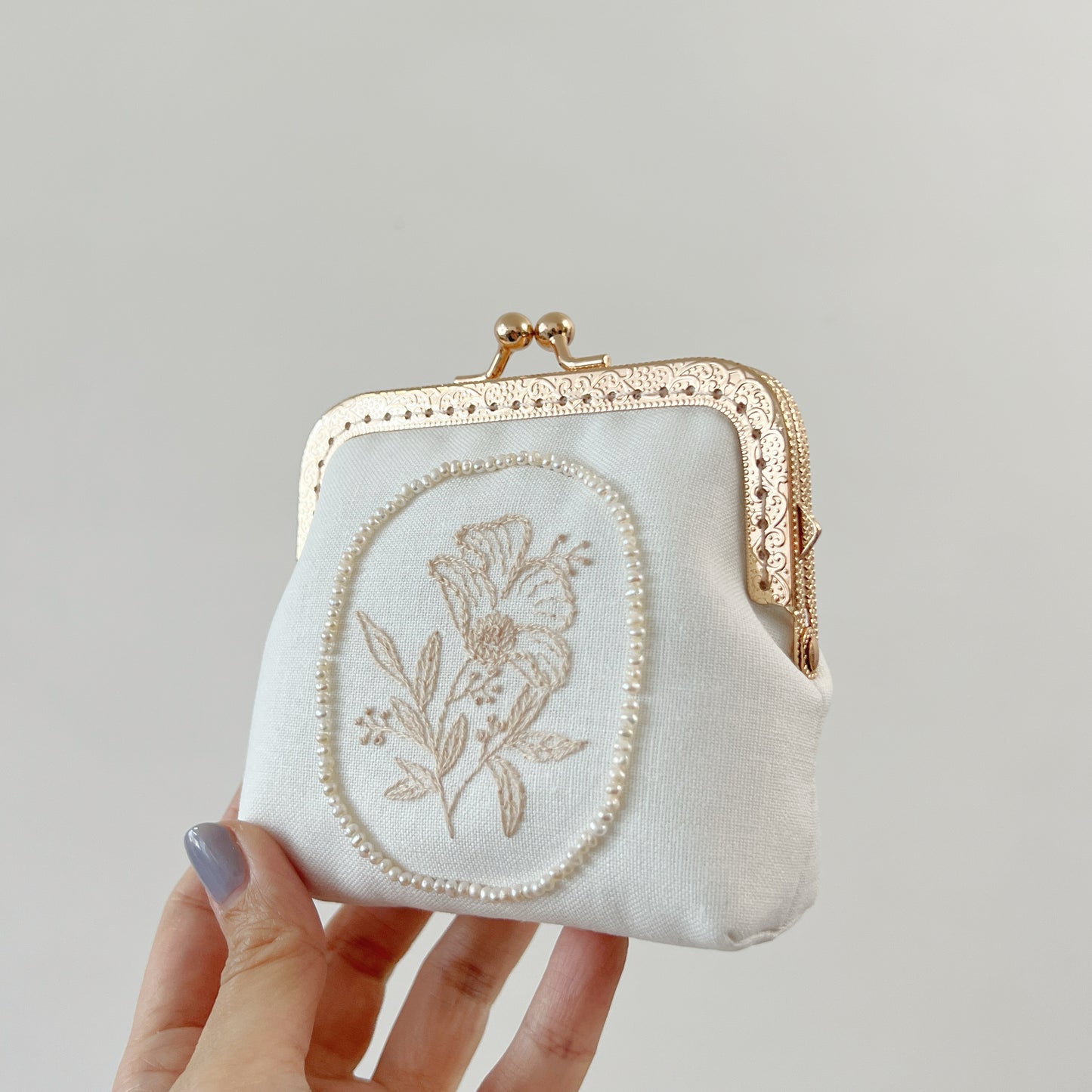 Handmade Embroidered Kiss Lock Card Purse - White Embroidery and Pearls