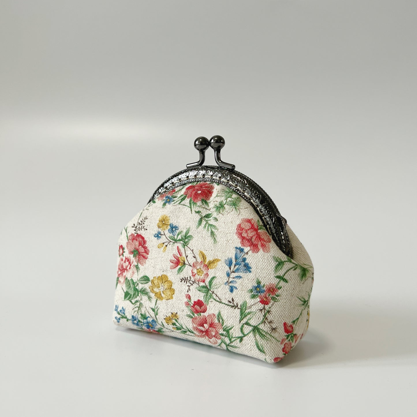 Handsewn Round Kiss Lock Coin Purse - Vintage Garden Red Floral