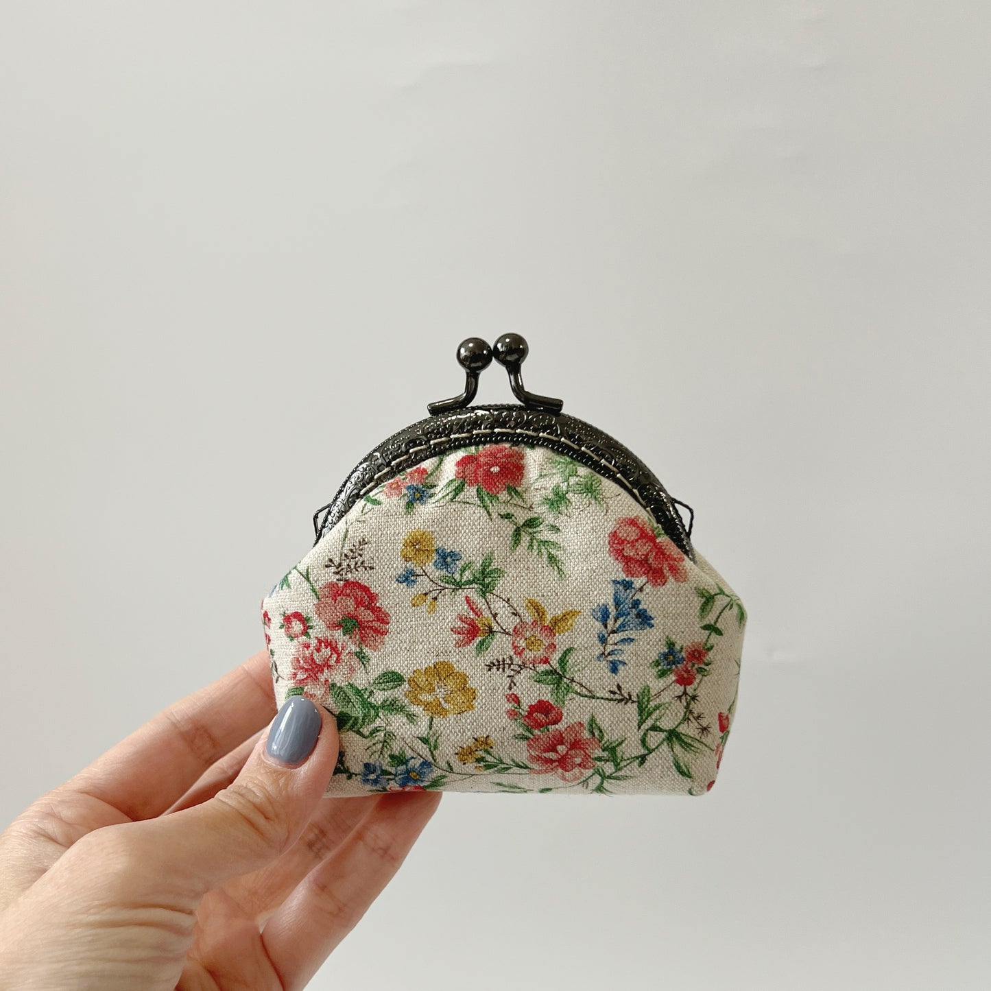Handsewn Round Kiss Lock Coin Purse - Vintage Garden Red Floral