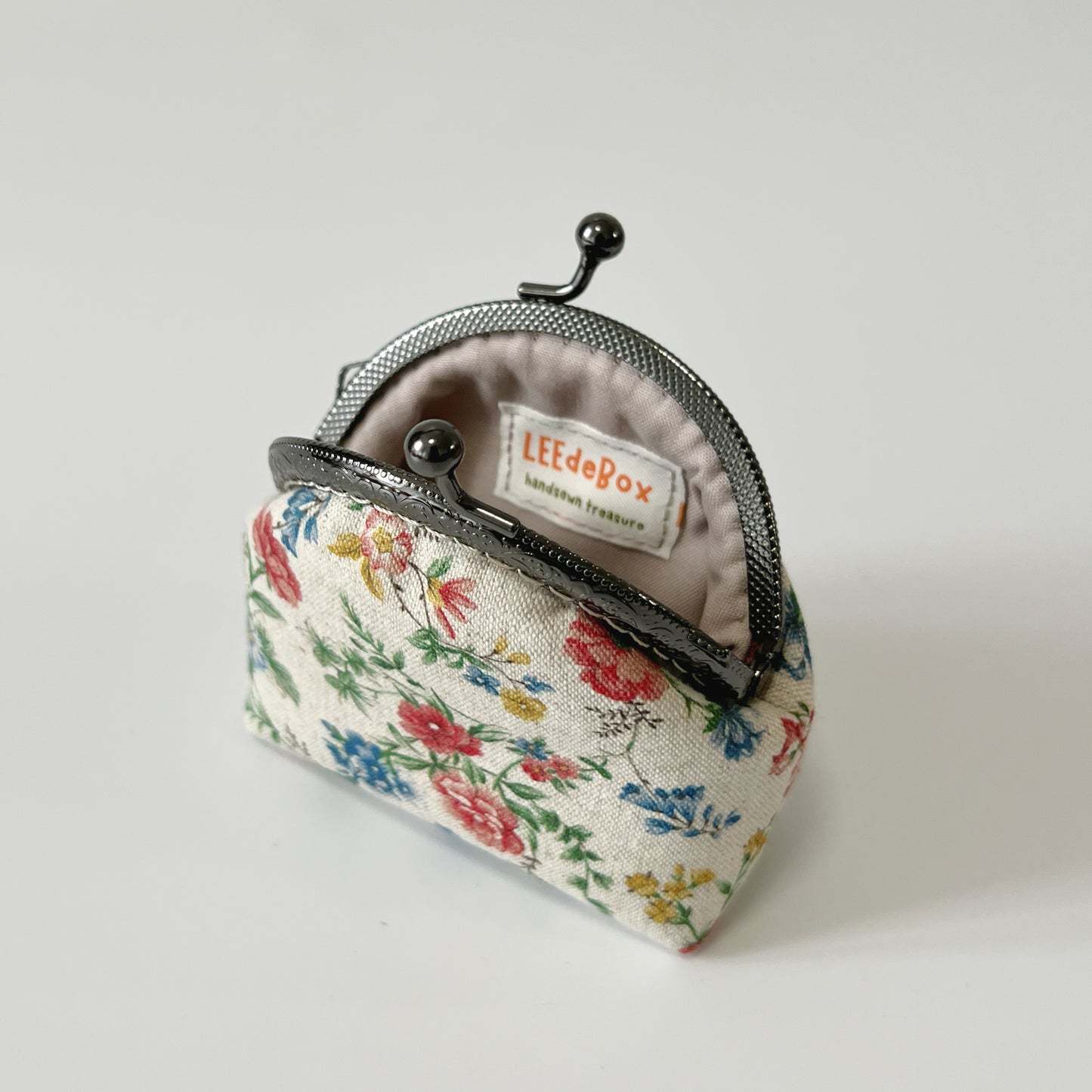 Handsewn Round Kiss Lock Coin Purse - Vintage Garden Red Floral