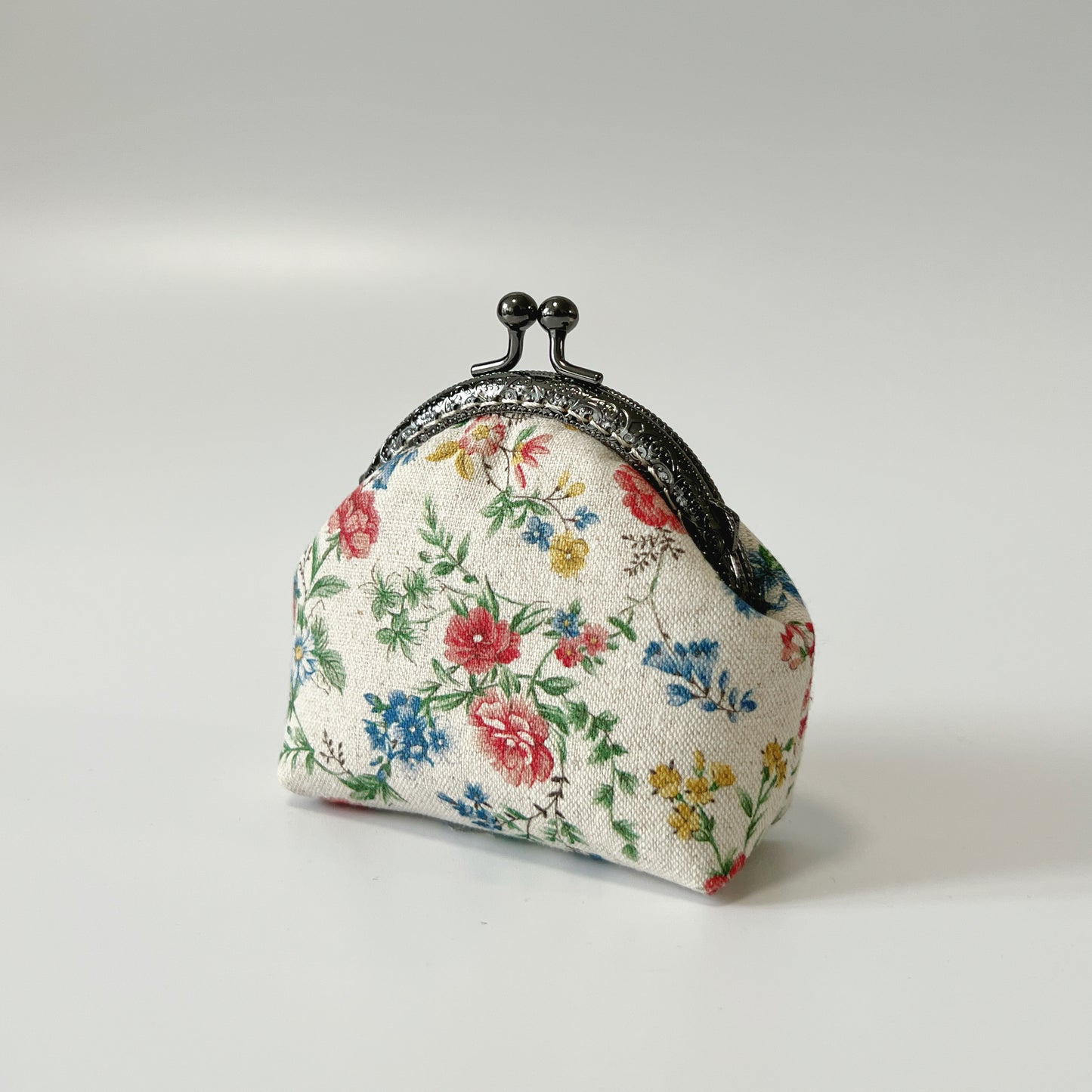 Handsewn Round Kiss Lock Coin Purse - Vintage Garden Red Floral