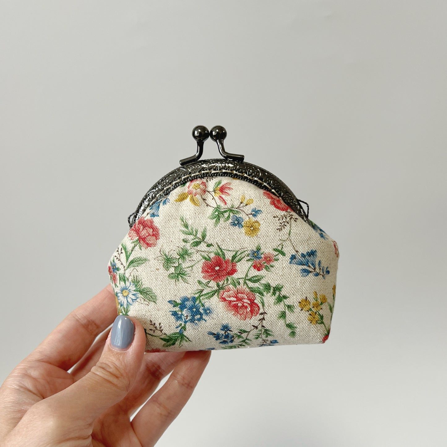 Handsewn Round Kiss Lock Coin Purse - Vintage Garden Red Floral