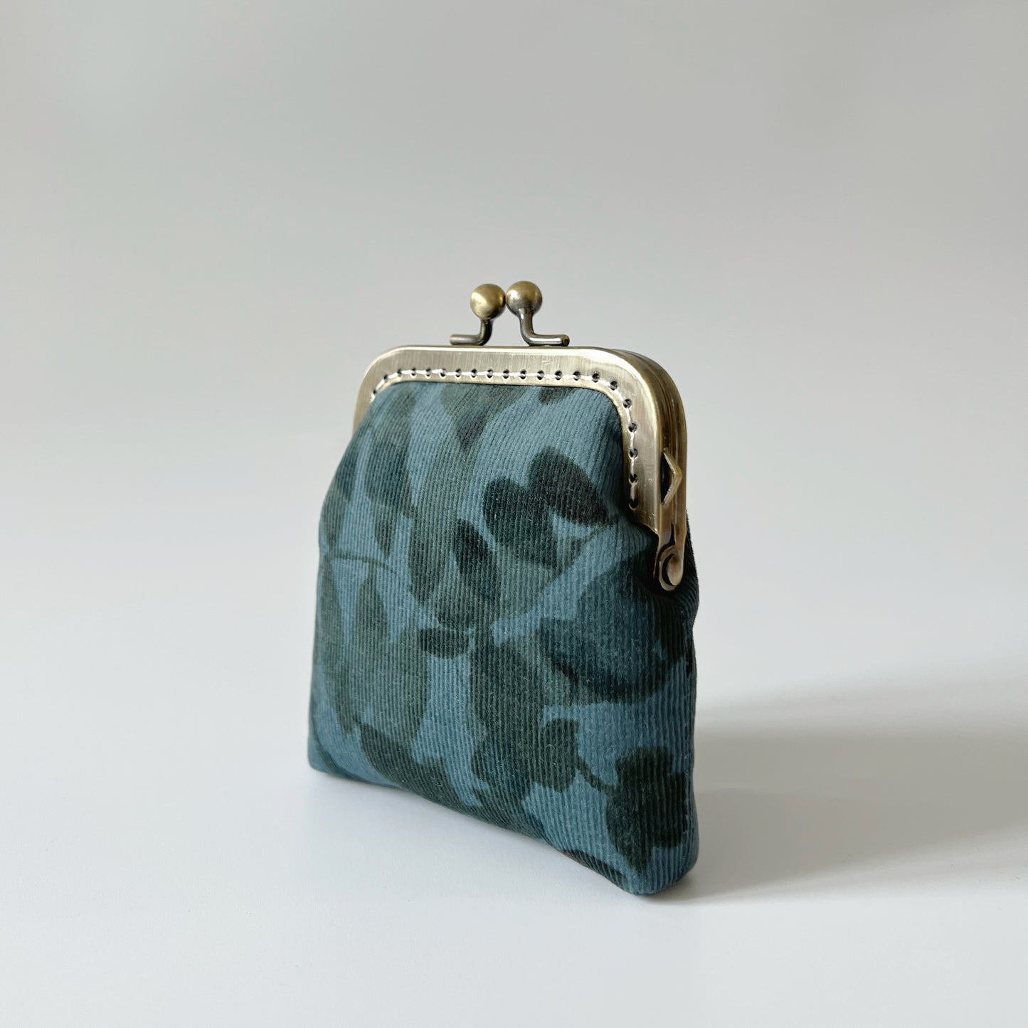 Vintage Blue Garden Corduroy Card Purse - Handsewn Kiss Lock Purse